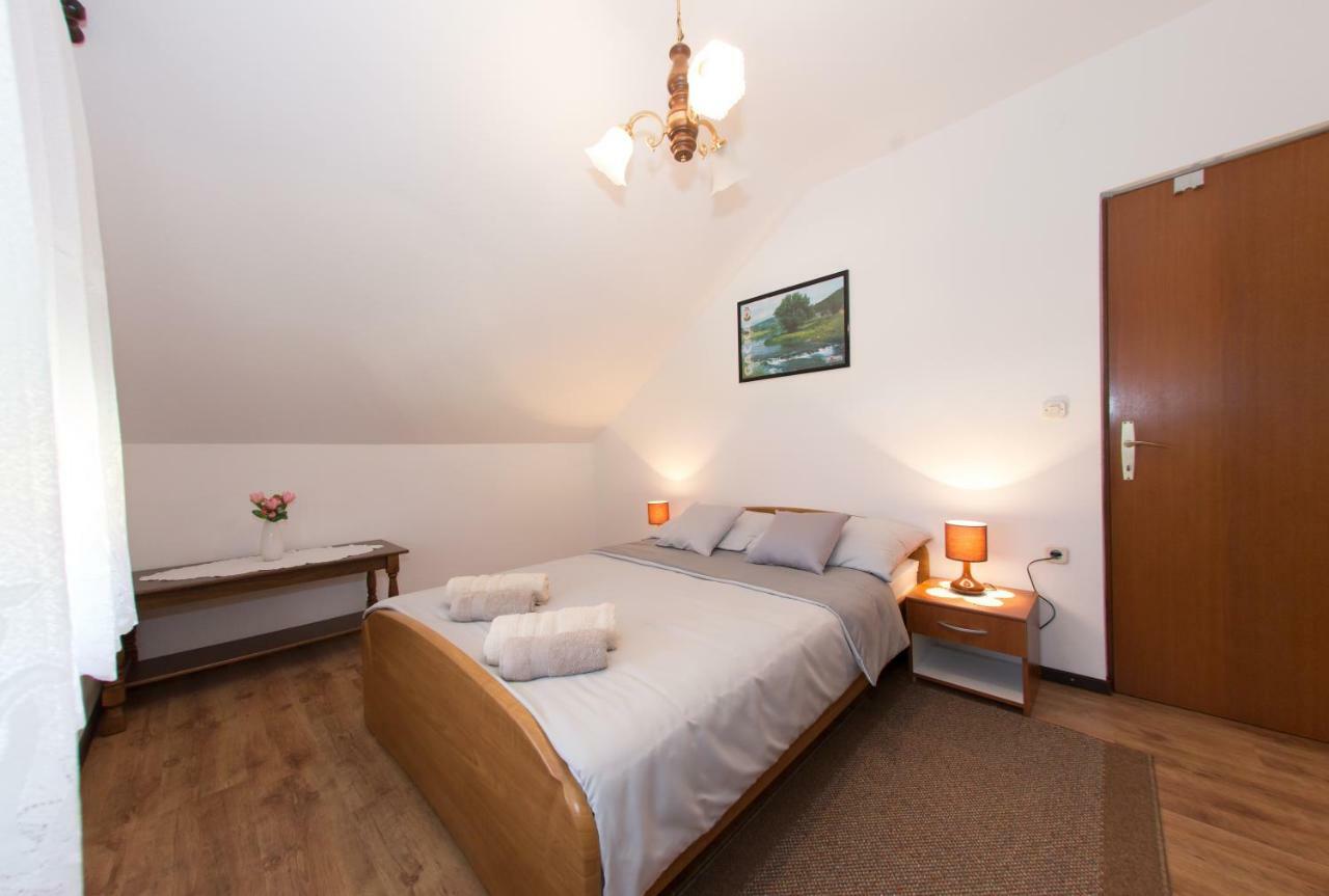 Apartman Dubravcic Apartment Otočac Екстериор снимка
