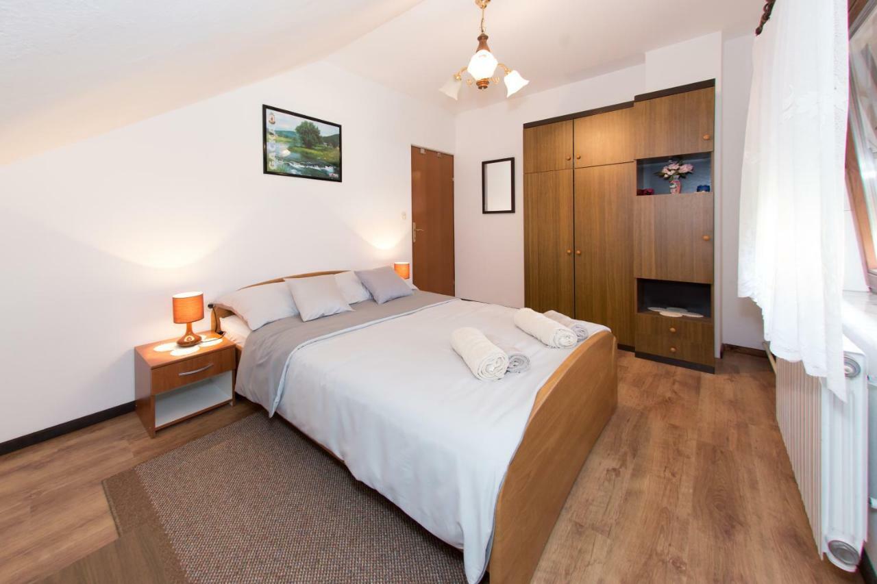 Apartman Dubravcic Apartment Otočac Екстериор снимка